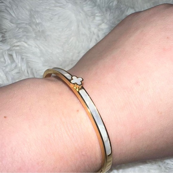 White and gold bracelet - Picture 2 of 3